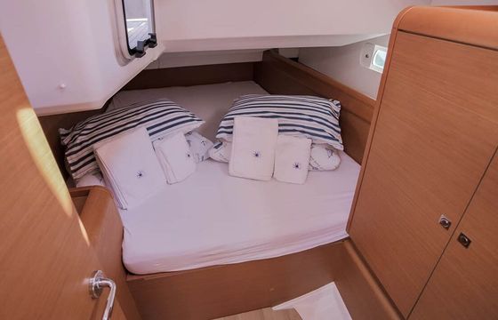 Sailboat Jeanneau Sun Odyssey 449 13.34m