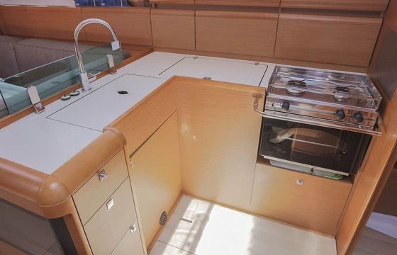 Sailboat Jeanneau Sun Odyssey 449 13.34m