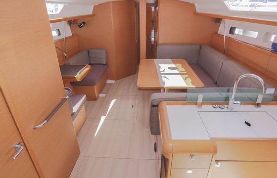 Sailboat Jeanneau Sun Odyssey 449 13.34m
