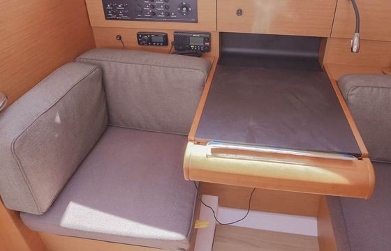 Sailboat Jeanneau Sun Odyssey 449 13.34m