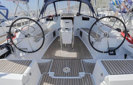 Sailboat Jeanneau Sun Odyssey 449 13.34m