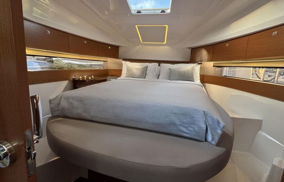 Motorboat Jeanneau Merry Fisher 895 300hp