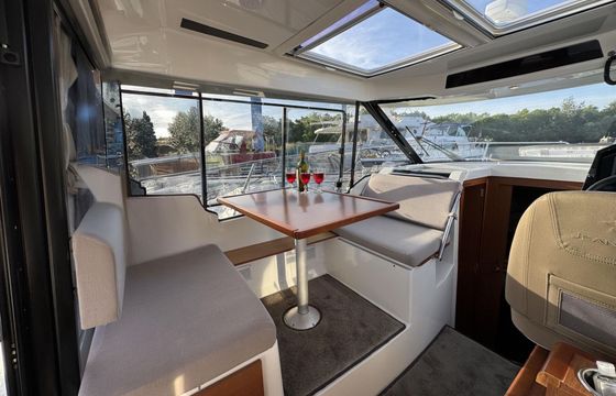 Motorboat Jeanneau Merry Fisher 895 300hp