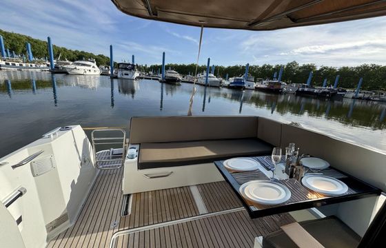 Motorboat Jeanneau Merry Fisher 895 300hp