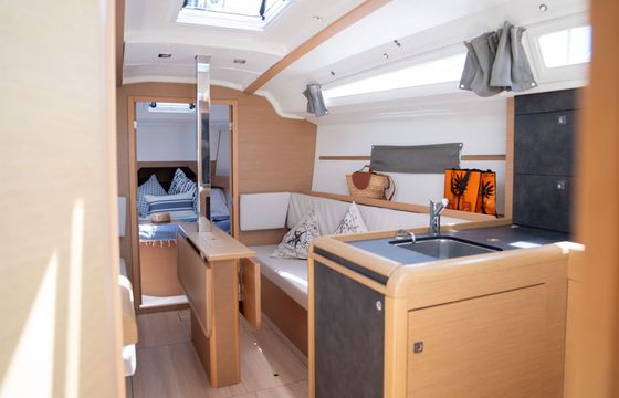Sailboat Jeanneau Sun Odyssey 349 11m