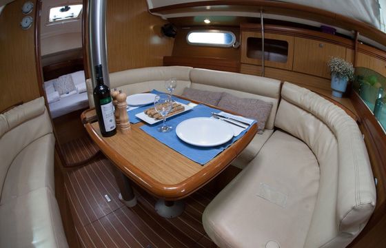 Sailboat Jeanneau Sun Odyssey 36i 10.57m