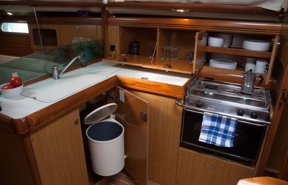 Sailboat Jeanneau Sun Odyssey 36i 10.57m