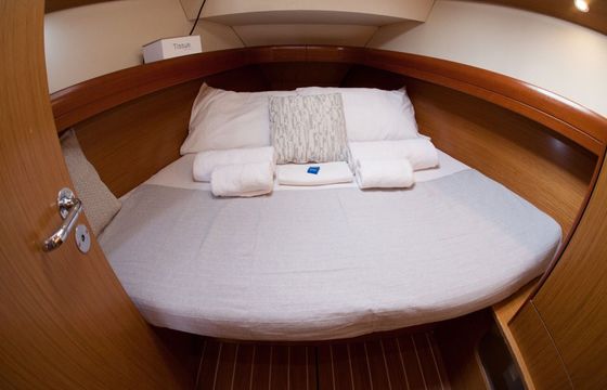 Sailboat Jeanneau Sun Odyssey 36i 10.57m