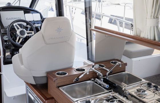 Motorboat Jeanneau Merry Fisher 895 Offshore 350hp