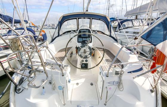 Sailboat BAVARIA 30 CRUISER 9.7m