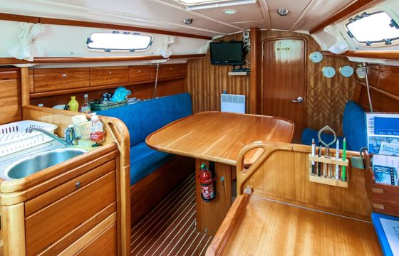 Sailboat BAVARIA 30 CRUISER 9.7m
