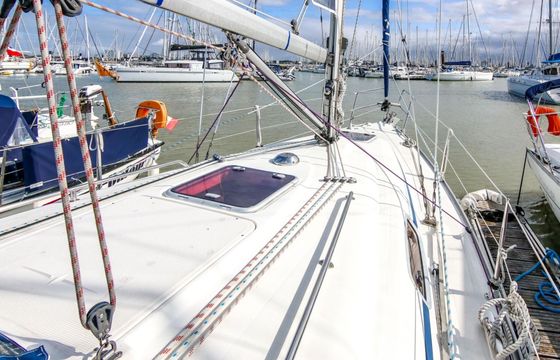 Sailboat BAVARIA 30 CRUISER 9.7m