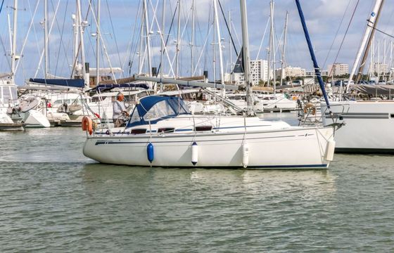 Sailboat BAVARIA 30 CRUISER 9.7m