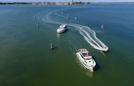 Motorboat Houseboat Poseidon 45 65hp