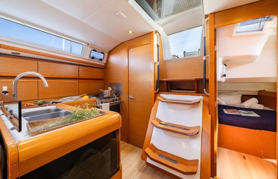 Sailboat Jeanneau Sun Odyssey 439 13.34m