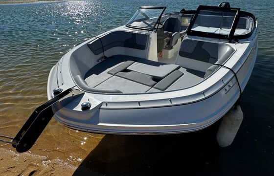 Motorboat Bayliner Vr6 200hp