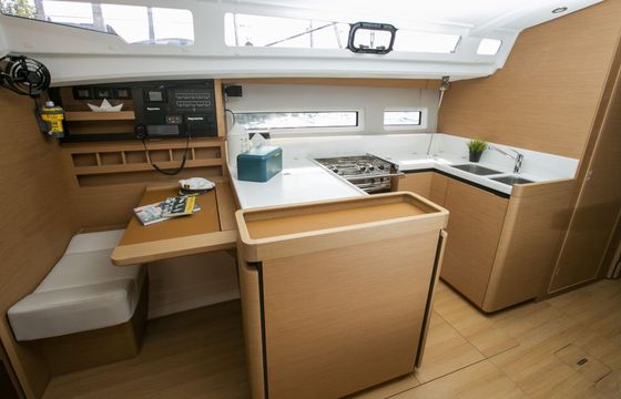 Sailboat Jeanneau Sun Odyssey 440 13.39m