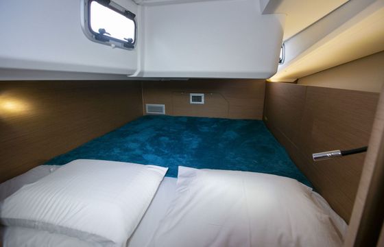 Sailboat Jeanneau Sun Odyssey 440 13.39m