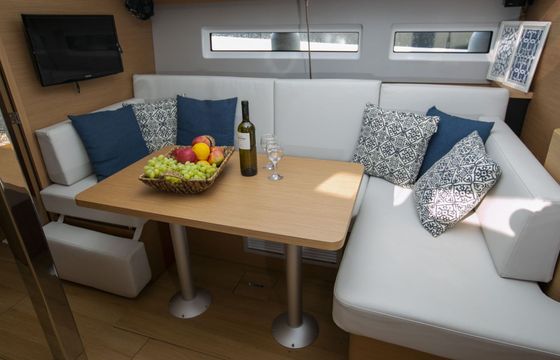 Sailboat Jeanneau Sun Odyssey 440 13.39m