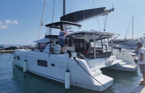 Catamaran Lagoon-Bénéteau Lagoon 42 - 4 + 2 cab. 12m