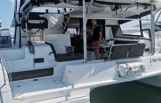 Catamaran Lagoon-Bénéteau Lagoon 42 - 4 + 2 cab. 12m