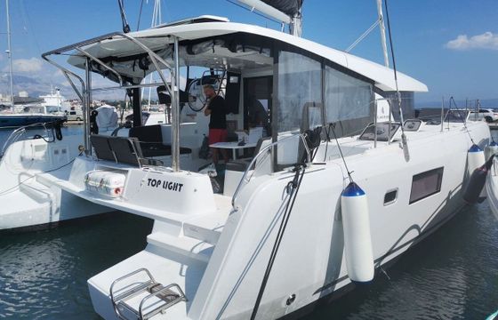 Catamaran Lagoon-Bénéteau Lagoon 42 - 4 + 2 cab. 12m