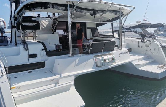 Catamaran Lagoon-Bénéteau Lagoon 42 - 4 + 2 cab. 12m