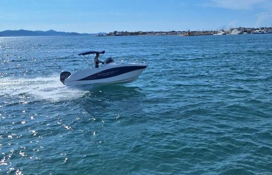 Motorboat Barracuda 595 Sundeck 130hp