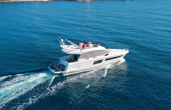 Motorboat JEANNEAU PRESTIGE 500 FLY 870hp