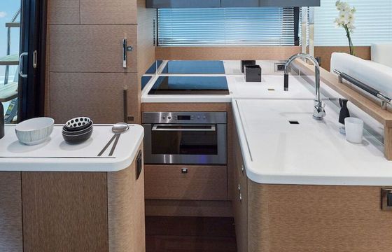 Motorboat JEANNEAU PRESTIGE 500 FLY 870hp