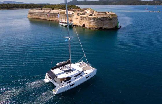 Catamaran Lagoon-Bénéteau Lagoon 42 - 4 + 2 cab. 12.8m