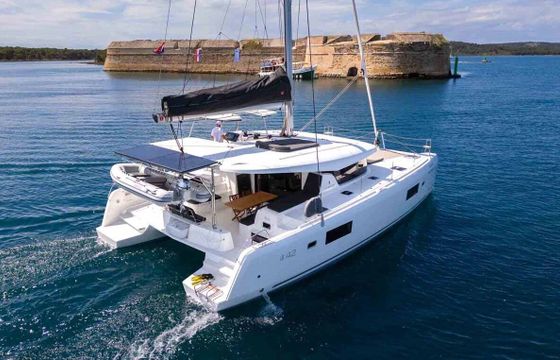 Catamaran Lagoon-Bénéteau Lagoon 42 - 4 + 2 cab. 12.8m
