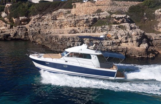 Motorboat Beneteau Antares 600hp