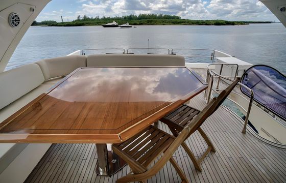 Motor yacht Azimut Matt 70