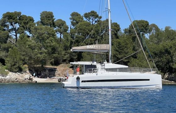 Catamaran Sorties à la journée BALI 4.1 12.1m