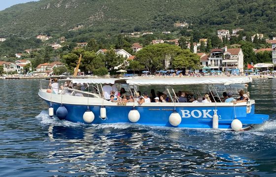 Motorboat Monte Marine Yachting Tranquility Boki 2 300hp