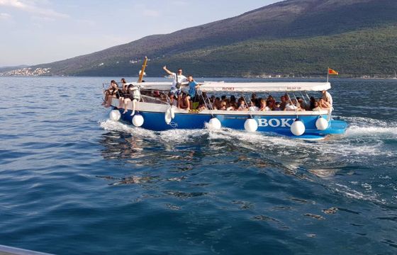 Motorboat Monte Marine Yachting Tranquility Boki 2 300hp