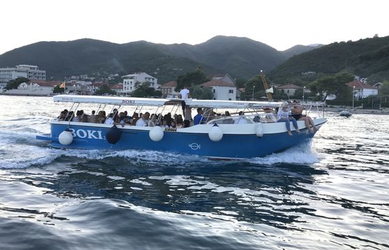 Motorboat Monte Marine Yachting Tranquility Boki 2 300hp