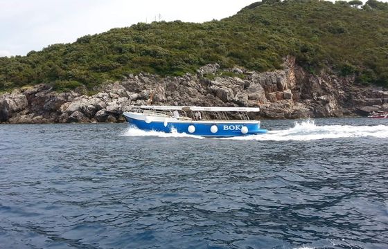 Motorboat Monte Marine Yachting Tranquility Boki 2 300hp