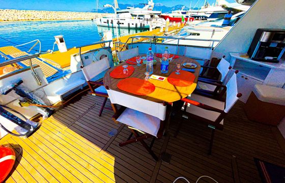 Motor yacht canados 75 with jacuzzi and sky bar yacht yacht 24 meters 2400hp