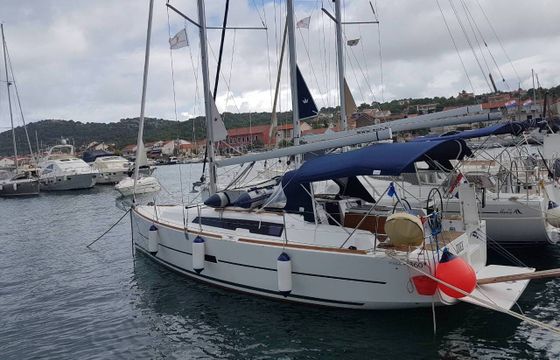 Sailboat DUFOUR 360 Grand Large 10.3m