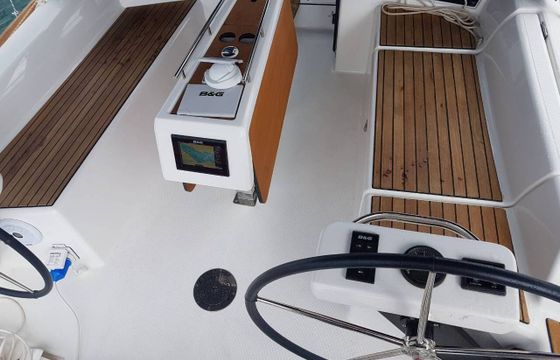 Sailboat DUFOUR 360 Grand Large 10.3m