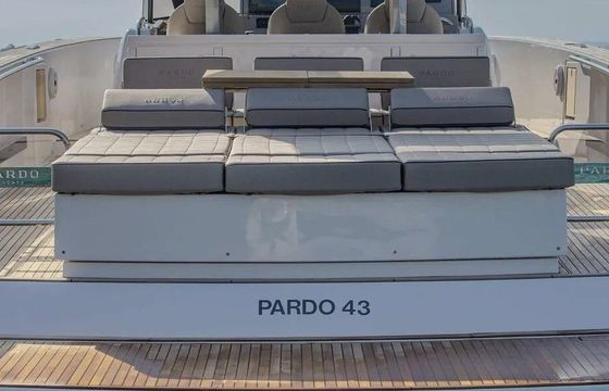 Motor yacht PARDO 43 750hp