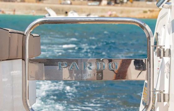 Motor yacht PARDO 43 750hp