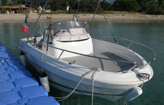 Motorboat Jeanneau Cap Camarat 5.5 Cc 100hp