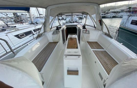 Sailboat Beneteau Oceanis 35.1 10.45m