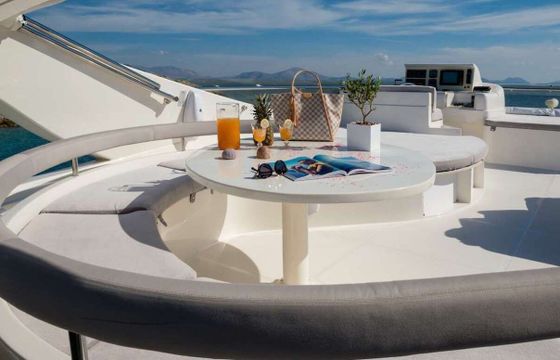 Motorboat Ferretti 76 3000hp