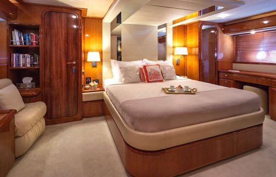 Motorboat Ferretti 76 3000hp