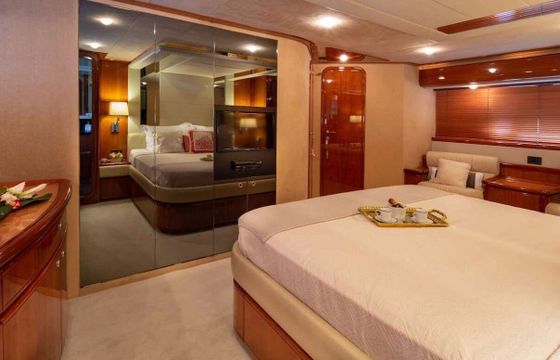 Motorboat Ferretti 76 3000hp