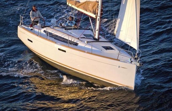 Sailboat Jeanneau Sun Odyssey 379 DL 3CAB 11.3m